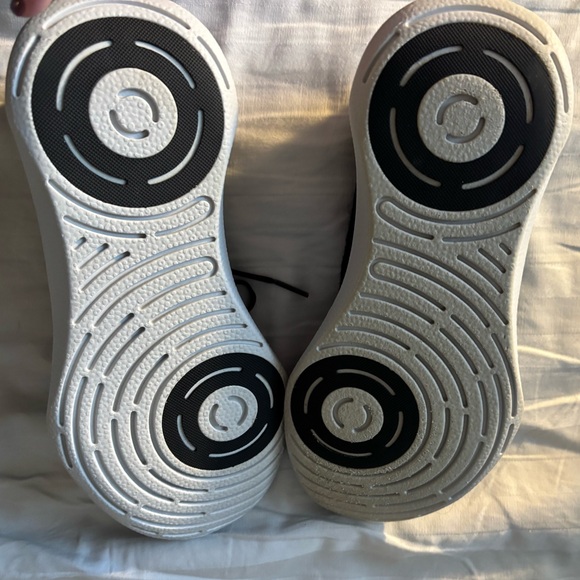 allbirds Women’s SuperLight Wool Runners - Picture 5 of 9